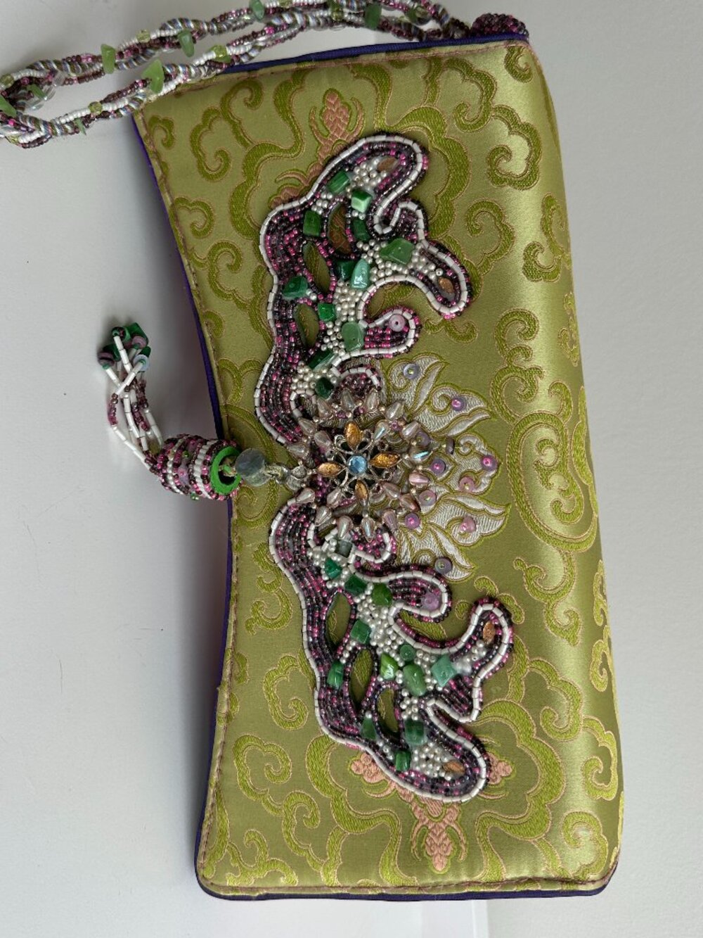 NWT Mary Frances Beaded Clutch Purse Handbag Wristlet; magnetic closure defect